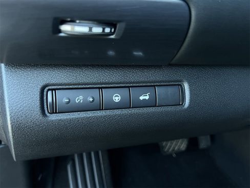 Certified 2024 Nissan Pathfinder SL image 23