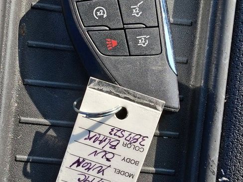 Used 2023 GMC Yukon SLT w/ SLT Luxury Package image 14