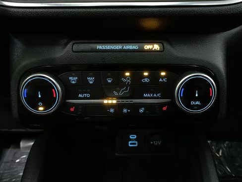 Used 2022 Ford Escape Titanium w/ Class II Trailer Tow Package image 29