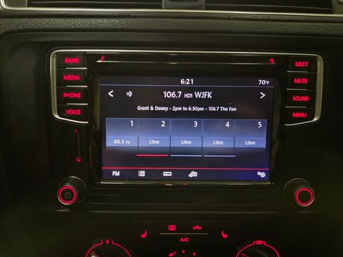 Used 2017 Volkswagen Jetta SE image 27