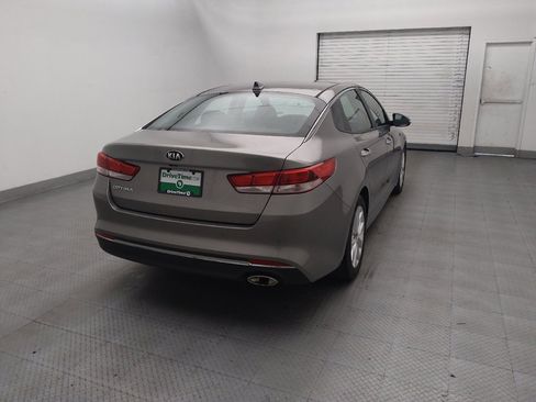 Used 2018 Kia Optima LX w/ 17" Alloy Wheels Package FWD image 7