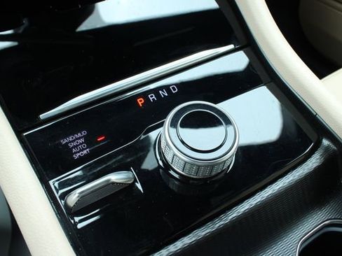 Used 2025 Jeep Grand Cherokee Limited AWD/4WD image 19