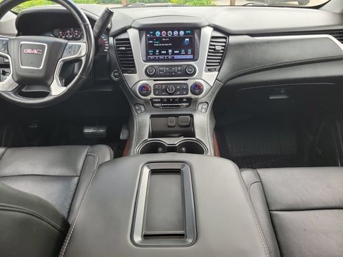 Used 2019 GMC Yukon XL SLT w/ Graphite Performance Edition AWD/4WD image 16