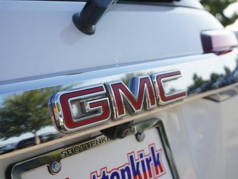 Used 2021 GMC Acadia SLT w/ Preferred Package FWD image 12
