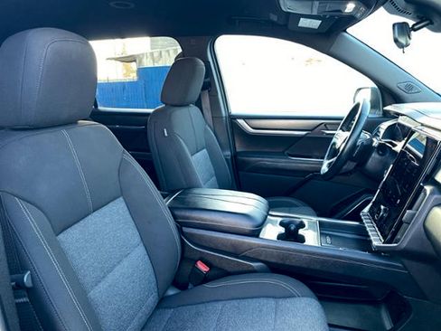 Used 2025 GMC Acadia Elevation image 25