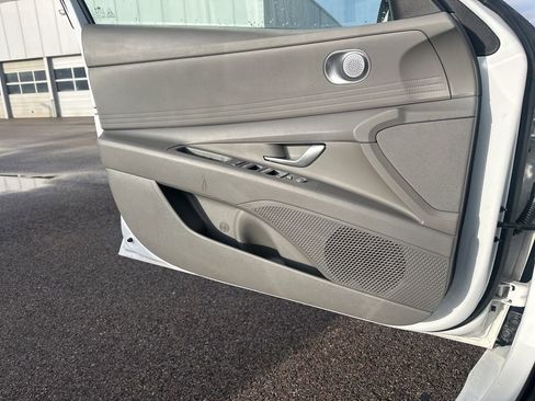 Used 2024 Hyundai Elantra SEL image 13