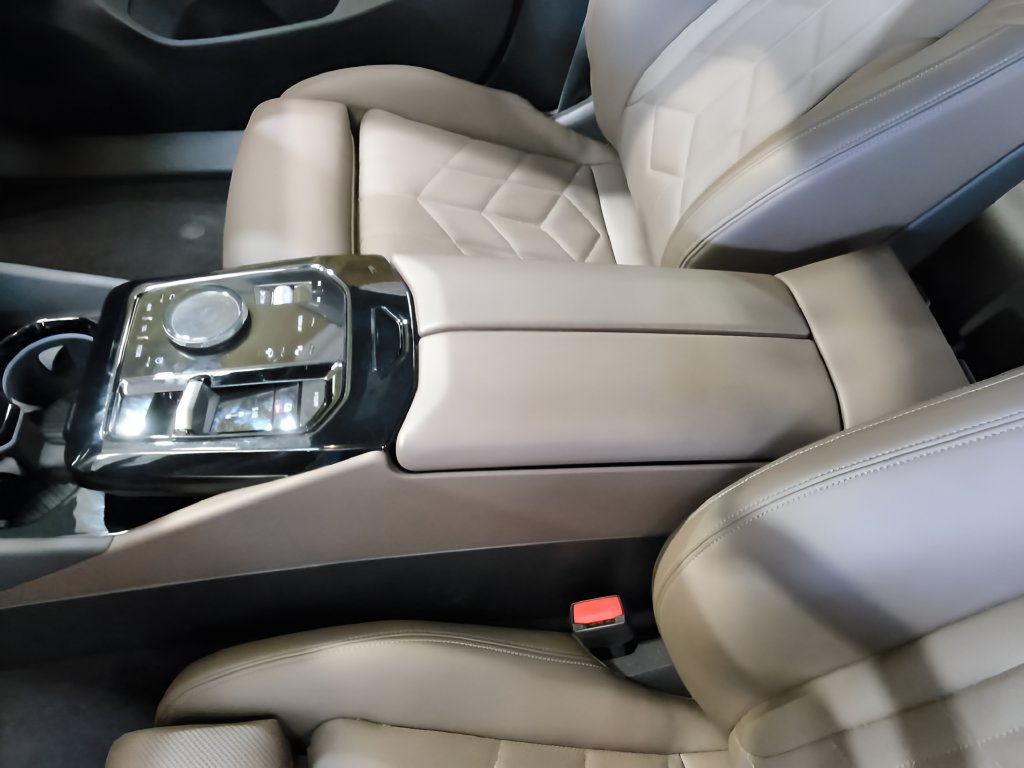 Used 2026 BMW 530i xDrive AWD/4WD image 15