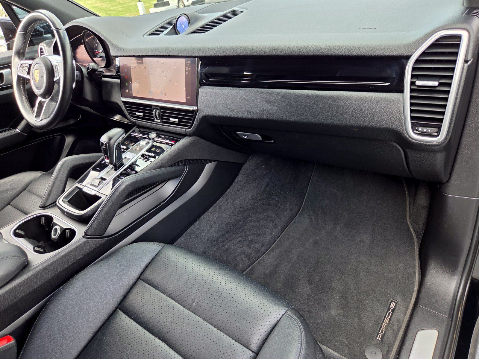 Used 2022 Porsche Cayenne AWD/4WD image 16