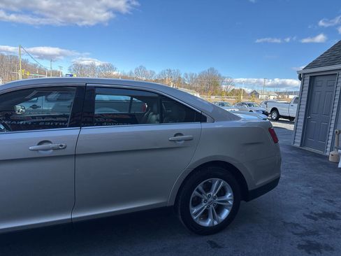 Used 2017 Ford Taurus SEL w/ Equipment Group 201A image 5