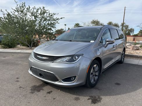 Used 2020 Chrysler Pacifica Limited w/ Advanced Safetytec Group image 7