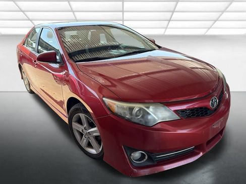 Used 2012 Toyota Camry SE FWD image 1
