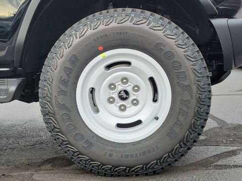 New 2025 Ford Bronco Heritage Edition image 9