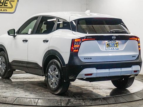 Used 2025 Nissan Kicks S image 2