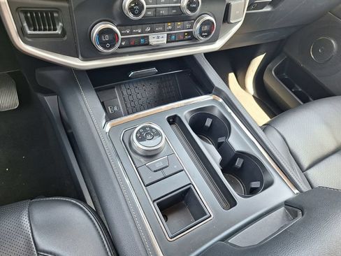 Used 2024 Ford Expedition XLT RWD image 16