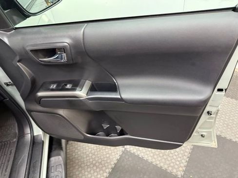 Used 2023 Toyota Tacoma TRD Sport image 36