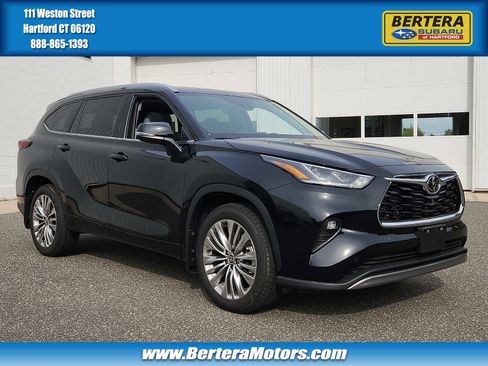 Used 2026 Toyota Highlander Platinum AWD/4WD image 1