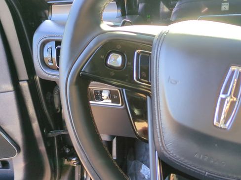 Used 2025 Lincoln Aviator 2WD image 20