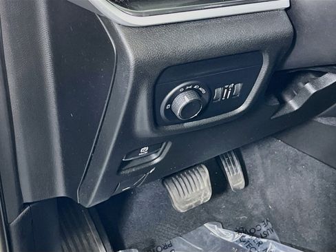 Used 2023 Jeep Grand Cherokee Laredo w/ Luxury Tech Group I AWD/4WD image 10