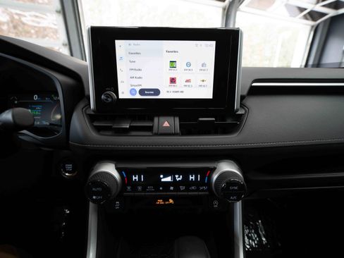 Used 2025 Toyota RAV4 XLE image 17