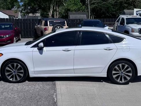 Used 2019 Ford Fusion SE AWD/4WD image 2