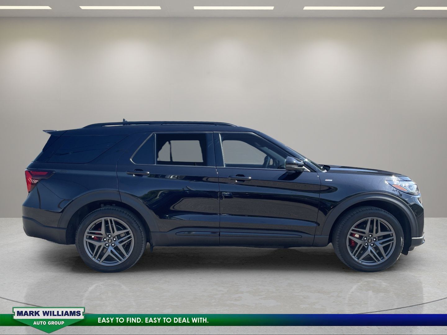 Used 2025 Ford Explorer ST-Line w/ ST-Line Street Pack AWD/4WD image 2