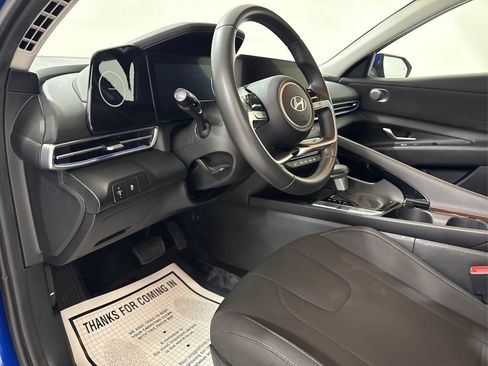 Used 2025 Hyundai Elantra SEL FWD image 29