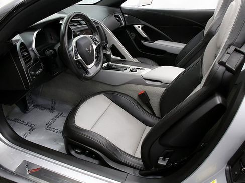 Used 2019 Chevrolet Corvette Stingray w/ 2LT Preferred Equipment Group image 11