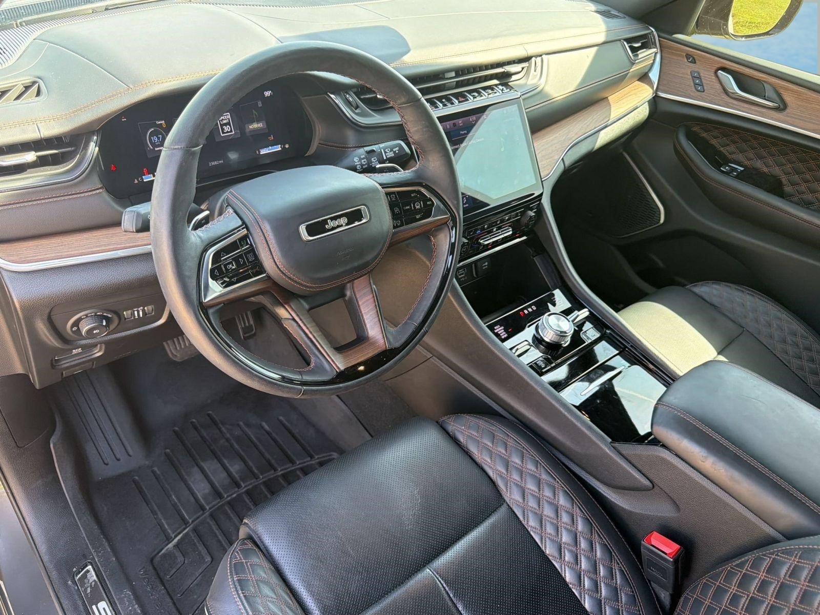 Used 2024 Jeep Grand Cherokee Summit w/ High Altitude Package AWD/4WD image 4