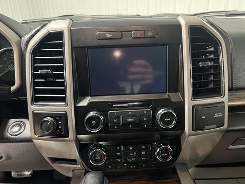 Used 2019 Ford F150 Lariat image 7