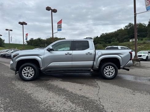 Used 2025 Toyota Tacoma SR5 AWD/4WD image 3