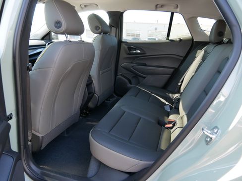 New 2026 Chevrolet Trax ACTIV w/ Sunroof Package FWD image 11