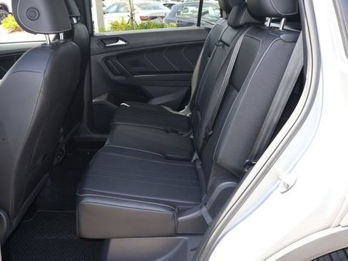 Certified 2022 Volkswagen Tiguan SE R-Line image 12