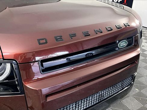 Used 2024 Land Rover Defender 130 X-Dynamic SE AWD/4WD image 28