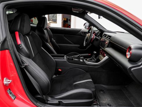 Used 2025 Toyota GR86 Premium w/ ALL Weather Mat Package (TMS) RWD image 30