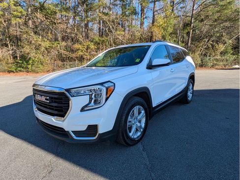 Used 2022 GMC Terrain SLE w/ Driver Convenience Package image 2