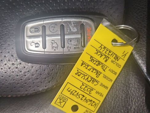 Used 2022 Chrysler Pacifica Touring-L FWD image 43