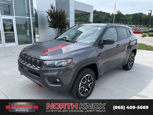 Used 2024 Jeep Compass Trailhawk image 1