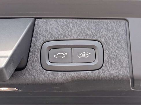 Used 2022 Volvo XC60 B5 Inscription w/ Advanced Package FWD image 14