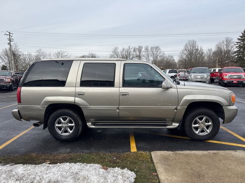 Used 2000 Cadillac Escalade 4WD image 5