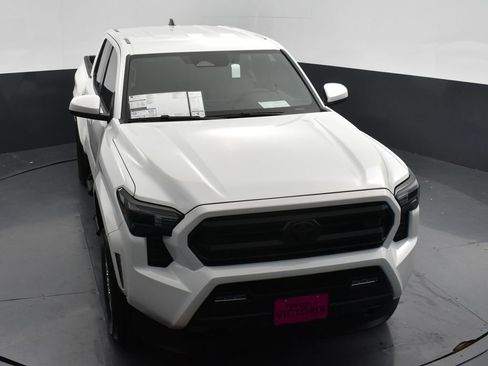 Used 2025 Toyota Tacoma SR5 RWD image 12