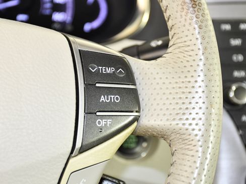 Used 2012 Toyota Avalon Limited FWD image 21