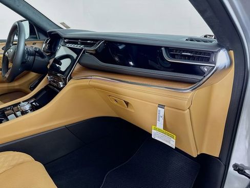 New 2025 Jeep Grand Cherokee Summit image 34