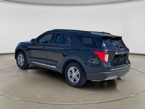 Used 2021 Ford Explorer XLT w/ Equipment Group 202A AWD/4WD image 2