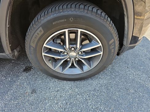 Used 2018 Jeep Grand Cherokee Limited AWD/4WD image 8