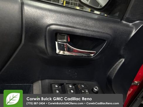 Used 2016 Toyota Tacoma TRD Off-Road w/ Premium & Technology Package AWD/4WD image 15