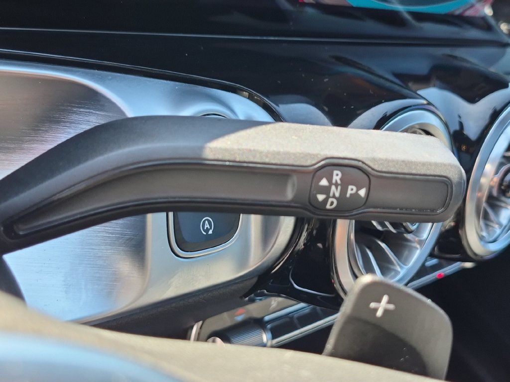 Used 2023 Mercedes-Benz GLB 250 image 28