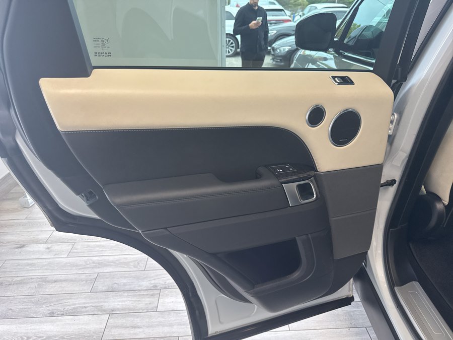 Used 2018 Land Rover Range Rover Sport HSE AWD/4WD image 8