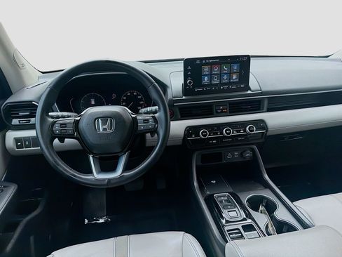 Used 2025 Honda Pilot Touring image 18