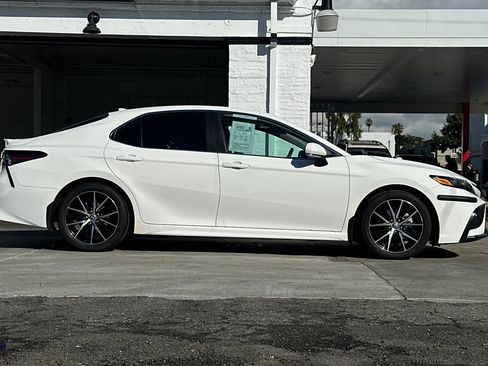 Certified 2023 Toyota Camry SE image 3