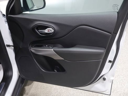 Used 2021 Jeep Cherokee Limited AWD/4WD image 23
